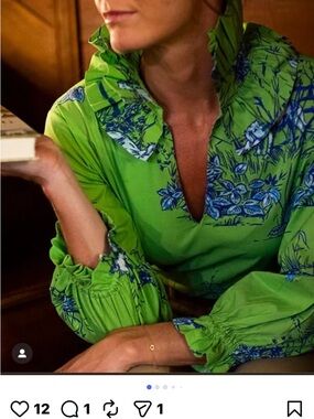 Women’s Green Floral Print Blouse house of mbr med